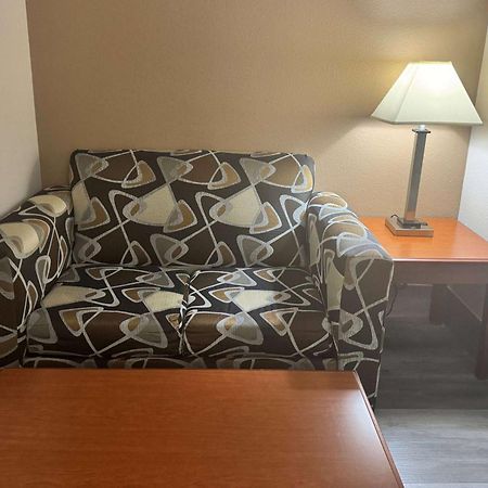 Super 8 By Wyndham Huntsville Ngoại thất bức ảnh