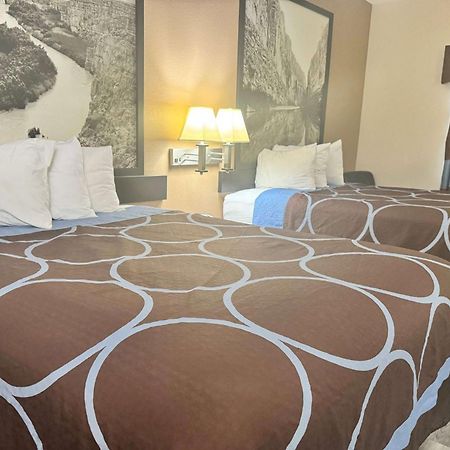 Super 8 By Wyndham Huntsville Ngoại thất bức ảnh