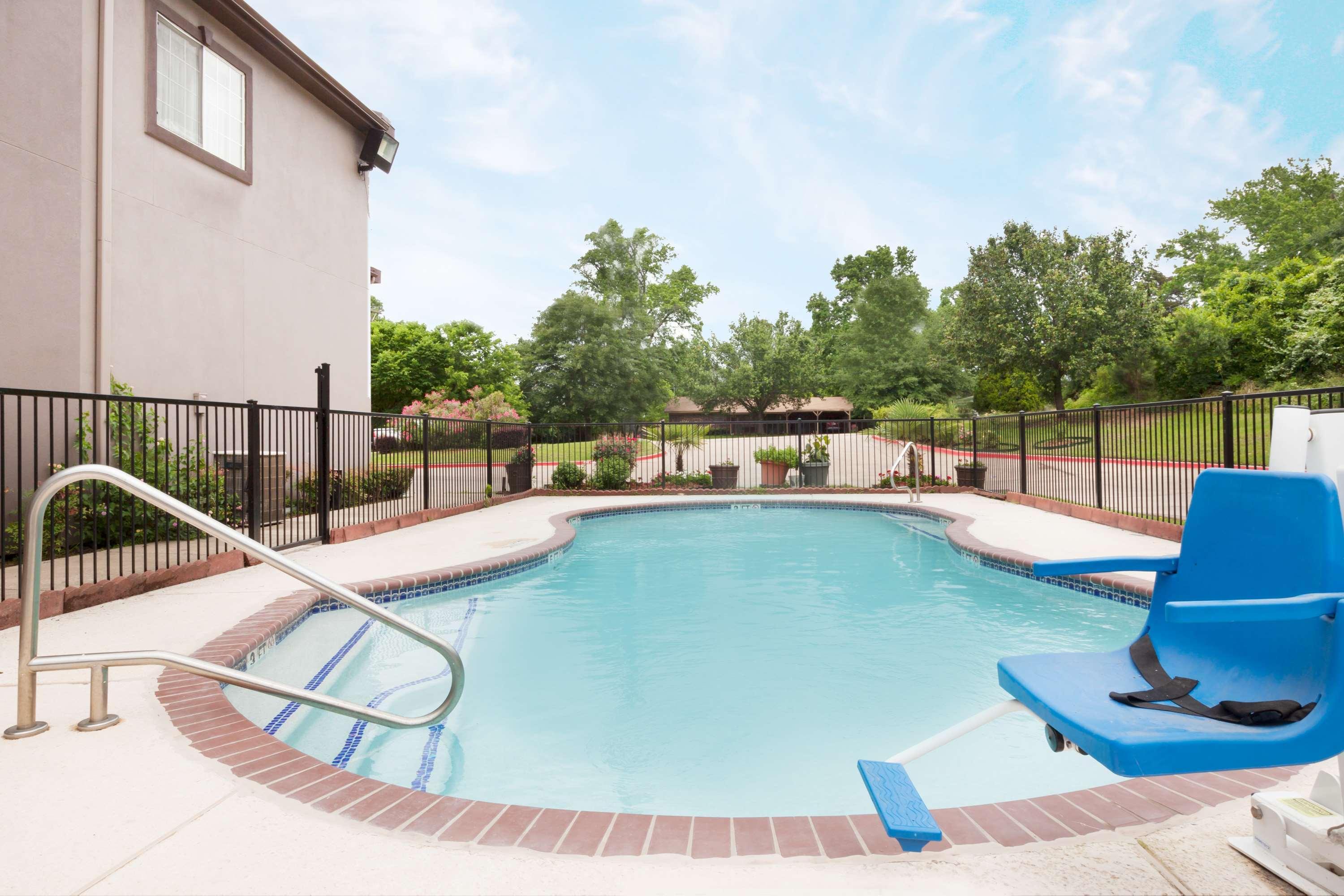 Super 8 By Wyndham Huntsville Ngoại thất bức ảnh
