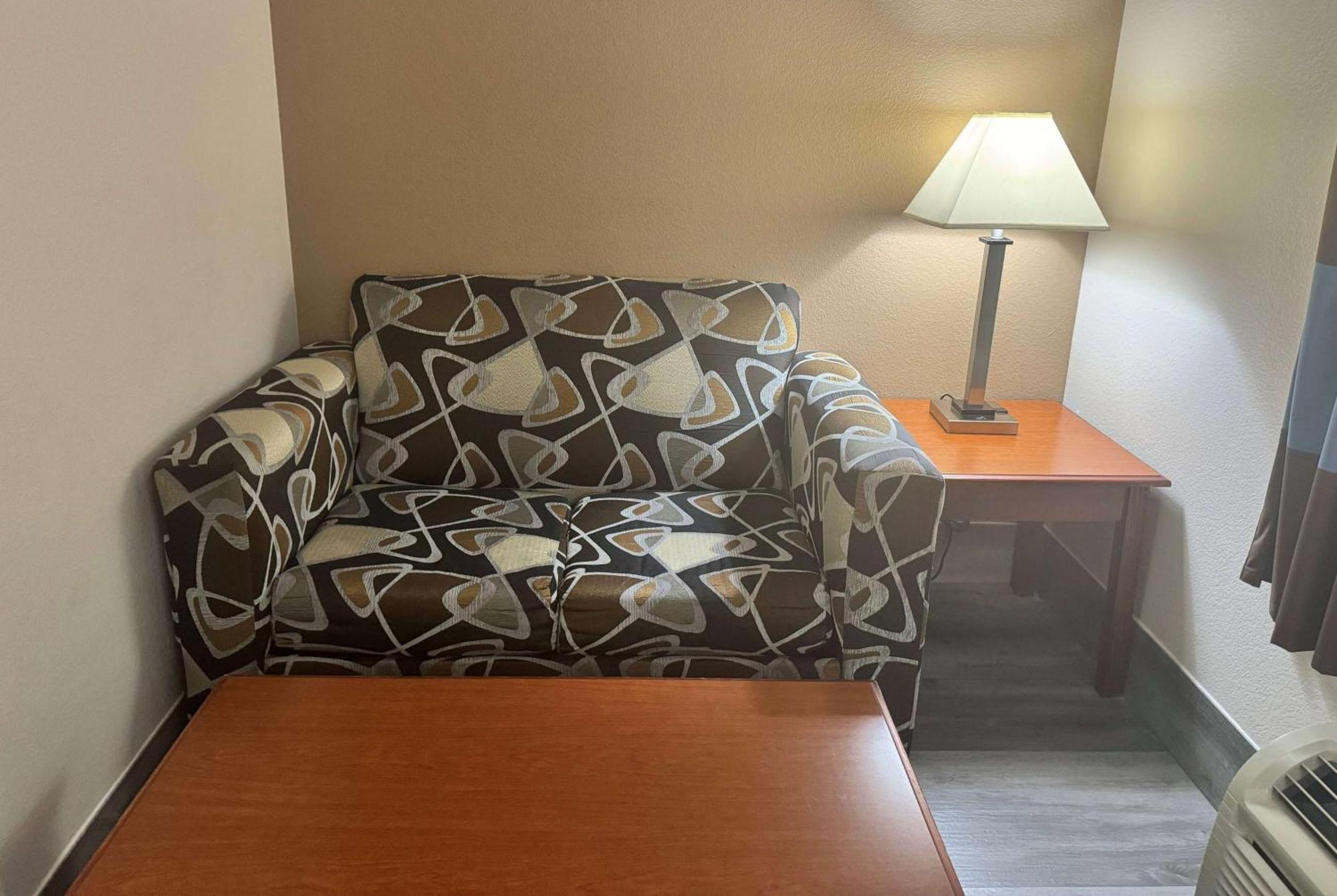 Super 8 By Wyndham Huntsville Ngoại thất bức ảnh