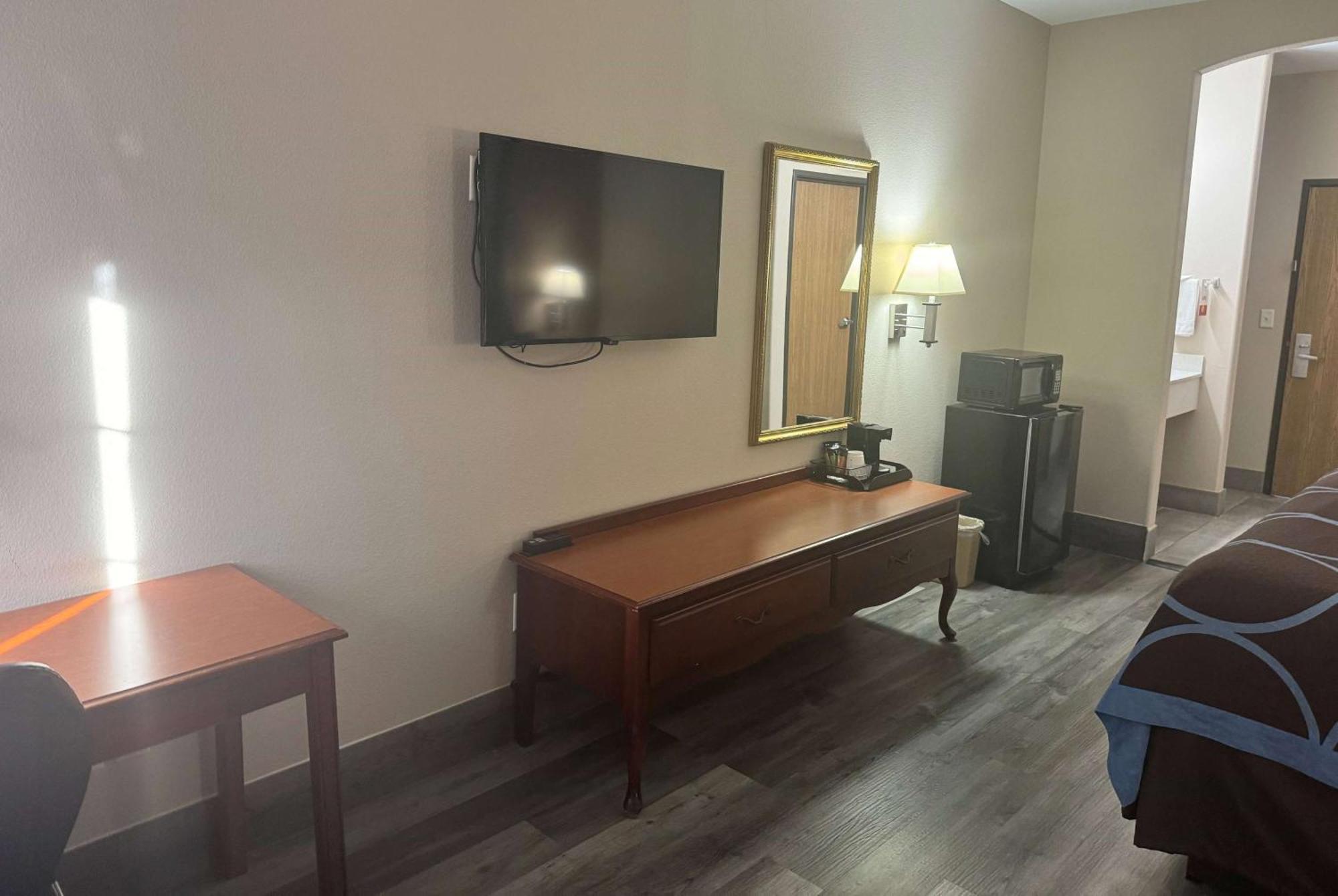 Super 8 By Wyndham Huntsville Ngoại thất bức ảnh