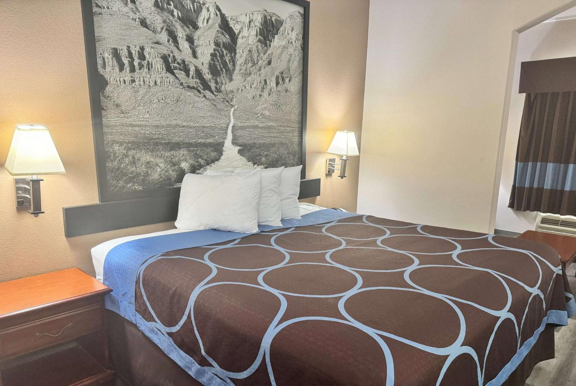 Super 8 By Wyndham Huntsville Ngoại thất bức ảnh