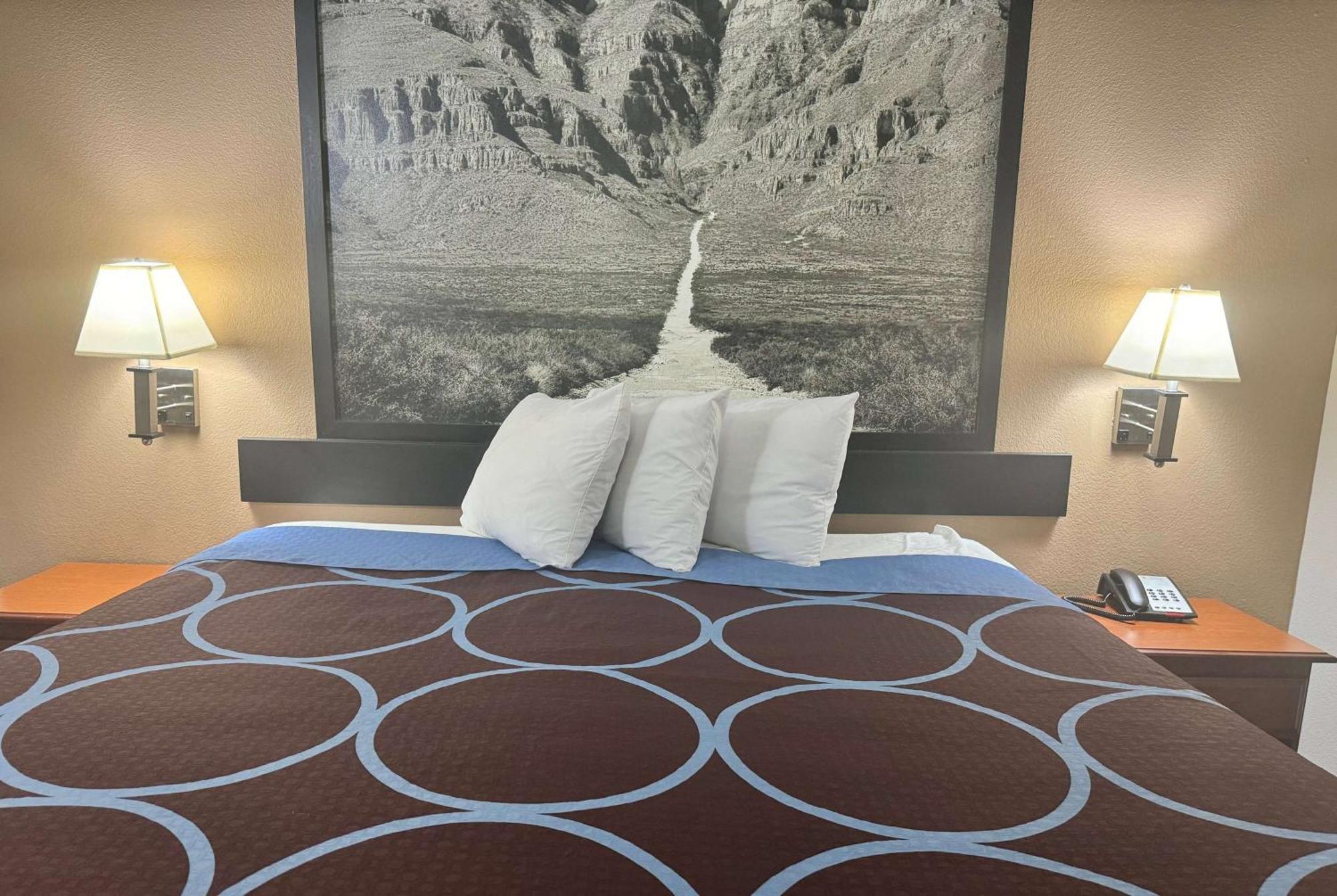 Super 8 By Wyndham Huntsville Ngoại thất bức ảnh
