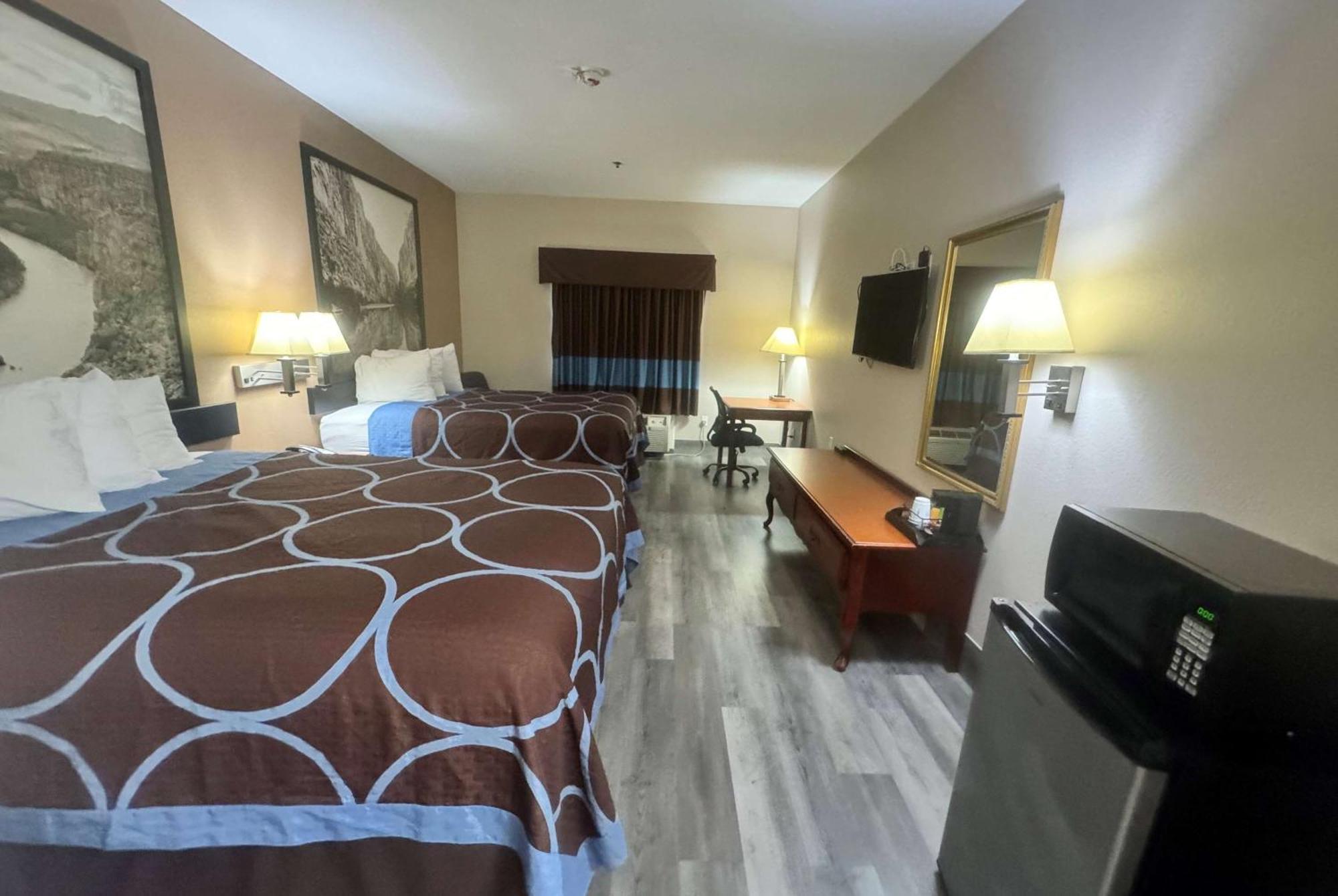 Super 8 By Wyndham Huntsville Ngoại thất bức ảnh